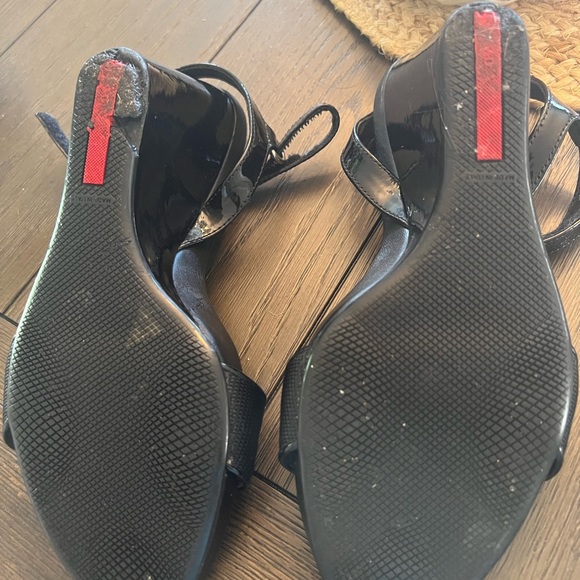 Black Prada shoes, very cute. - Picture 4 of 6